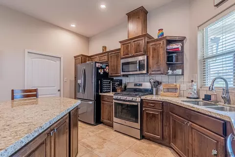 Kitchen - 7830 E 38 St, Yuma, AZ 85365 photo 2 of 2