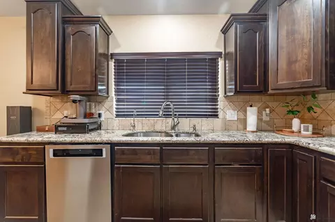 Kitchen - 5952 E 39 Pl, Yuma, AZ 85365 photo 4 of 4