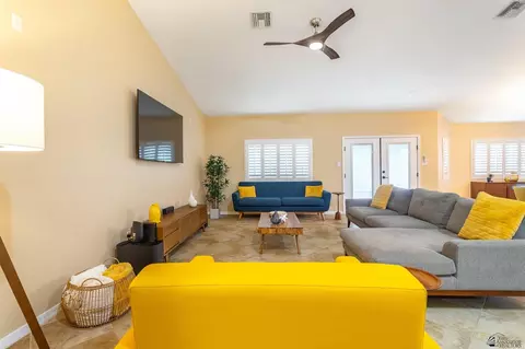 Living - 5952 E 39 Pl, Yuma, AZ 85365 photo 2 of 4