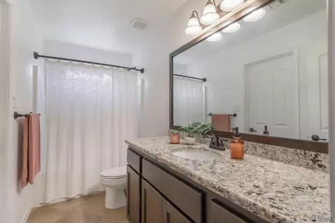 Bath - 5952 E 39 Pl, Yuma, AZ 85365 photo 3 of 3