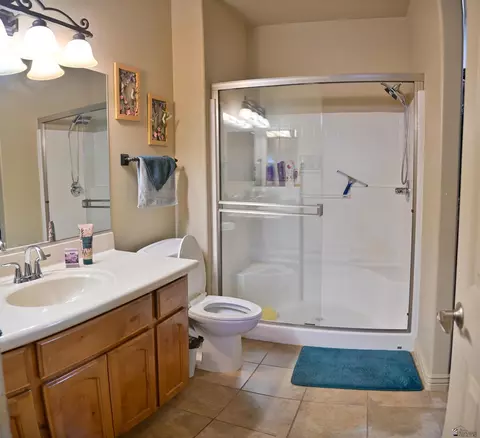Bath - 8043 E 35 Pl, Yuma, AZ 85365 photo 2 of 2