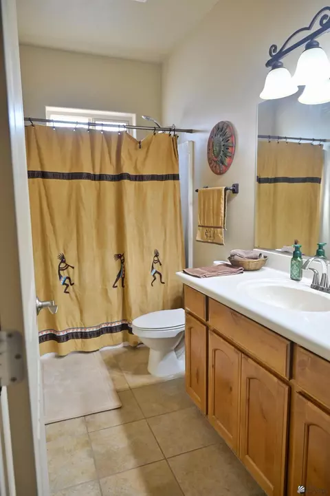 Bath - 8043 E 35 Pl, Yuma, AZ 85365 photo 1 of 2