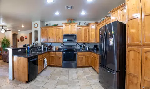 Kitchen - 8043 E 35 Pl, Yuma, AZ 85365 photo 1 of 1