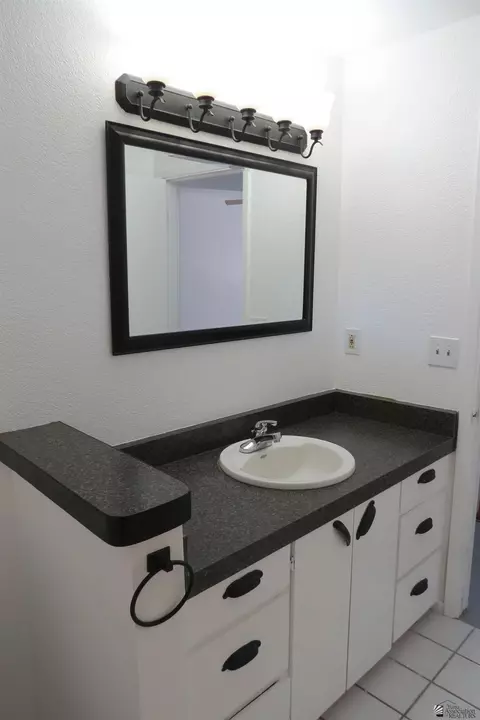 Bath - 13257 E 51 Pl, Yuma, AZ 85367 photo 2 of 2