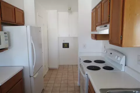 Kitchen - 13257 E 51 Pl, Yuma, AZ 85367 photo 2 of 2