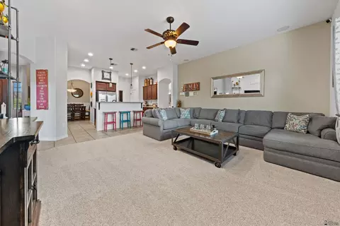 Living - 12148 E 34 Pl, Yuma, AZ 85367 photo 3 of 4