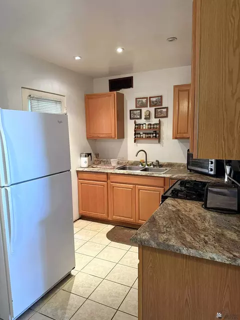 Kitchen - 1310 E 25 Pl, Yuma, AZ 85365 photo 2 of 3
