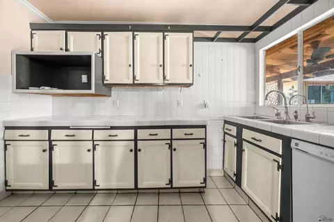 Kitchen - 256 E 26 St, Yuma, AZ 85364 photo 2 of 3