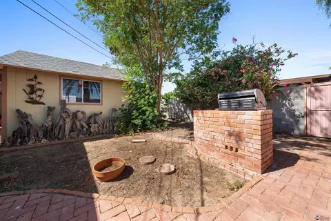 Exterior - 256 E 26 St, Yuma, AZ 85364 photo 6 of 7