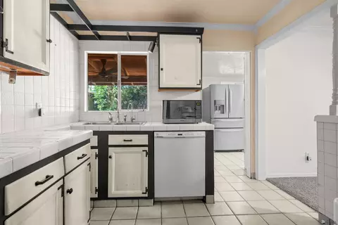 Kitchen - 256 E 26 St, Yuma, AZ 85364 photo 3 of 3