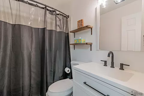 Bath - 6314 E 43 St, Yuma, AZ 85365 photo 1 of 2