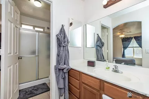 Bath - 10181 E 35 Pl, Yuma, AZ 85365 photo 2 of 2