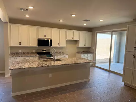 7558 E 35 St, Yuma, AZ 85365 photo 3