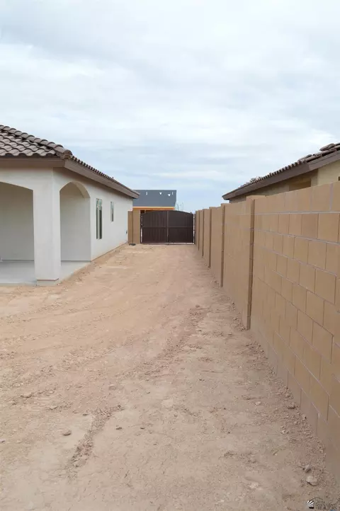Exterior - 13121 E 54 Dr, Yuma, AZ 85367 photo 3 of 5