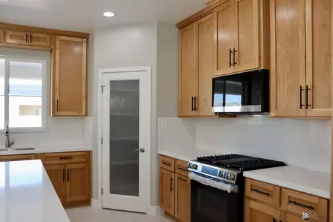 Kitchen - 10240 E 39 Way, Yuma, AZ 85365 photo 3 of 6
