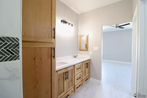 Bath - 10240 E 39 Way, Yuma, AZ 85365 photo 3 of 4