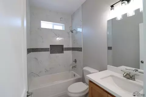 Bath - 10240 E 39 Way, Yuma, AZ 85365 photo 1 of 4