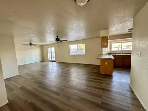 Living - 11480 E 26 Ln, Yuma, AZ 85367 photo 5 of 9