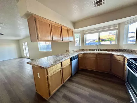 Kitchen - 11480 E 26 Ln, Yuma, AZ 85367 photo 3 of 4
