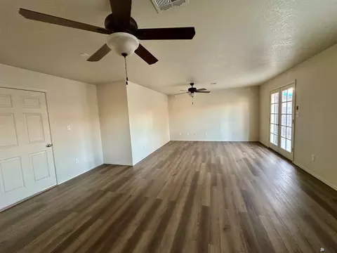 Living - 11480 E 26 Ln, Yuma, AZ 85367 photo 8 of 9