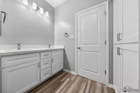 Bath - 10677 E 45 Ln, Yuma, AZ 85367 photo 1 of 3