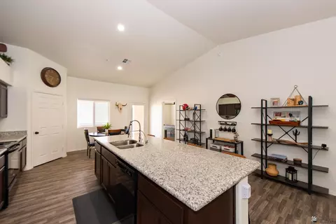 Kitchen - 7404 E 36 Pl, Yuma, AZ 85365 photo 4 of 8