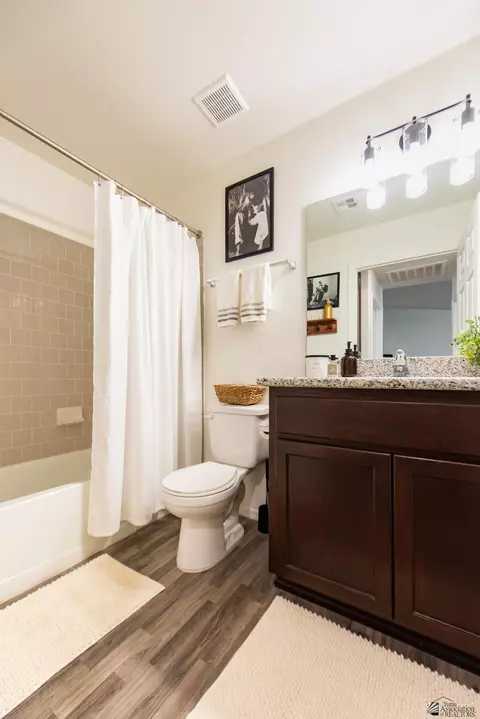 Bath - 7404 E 36 Pl, Yuma, AZ 85365 photo 1 of 2