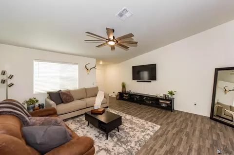 Living - 7404 E 36 Pl, Yuma, AZ 85365 photo 3 of 3