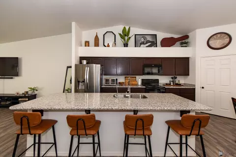 Kitchen - 7404 E 36 Pl, Yuma, AZ 85365 photo 5 of 8