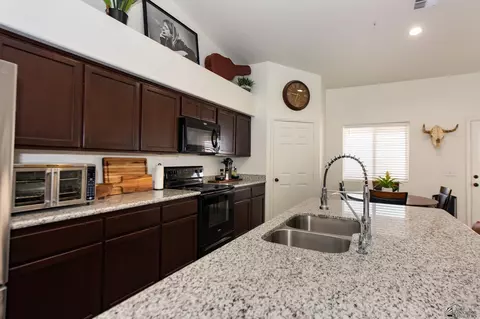 Kitchen - 7404 E 36 Pl, Yuma, AZ 85365 photo 8 of 8