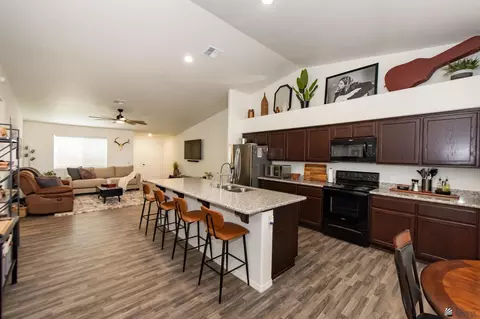 Kitchen - 7404 E 36 Pl, Yuma, AZ 85365 photo 2 of 8
