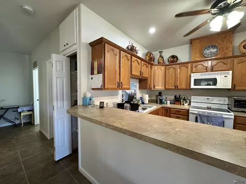 Kitchen - 14573 E 51 Dr, Yuma, AZ 85367 photo 4 of 5