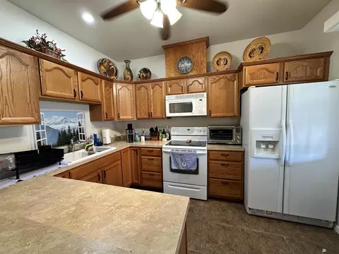 Kitchen - 14573 E 51 Dr, Yuma, AZ 85367 photo 3 of 5