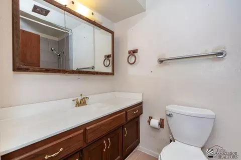 Bath - 2250 E 24 Pl, Yuma, AZ 85365 photo 2 of 3