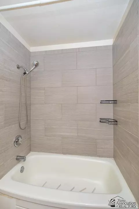 Bath - 2250 E 24 Pl, Yuma, AZ 85365 photo 3 of 3
