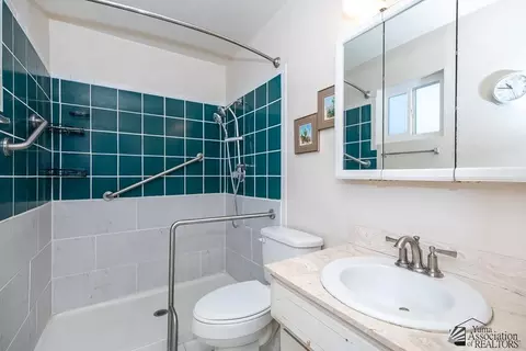 Bath - 2250 E 24 Pl, Yuma, AZ 85365 photo 1 of 3