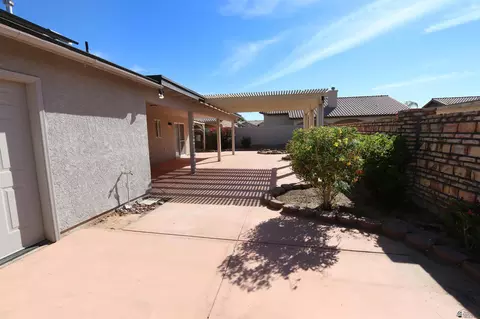 Exterior - 10413 E 38 Pl, Yuma, AZ 85365 photo 1 of 7