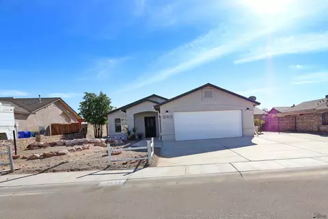 Exterior - 10413 E 38 Pl, Yuma, AZ 85365 photo 5 of 7