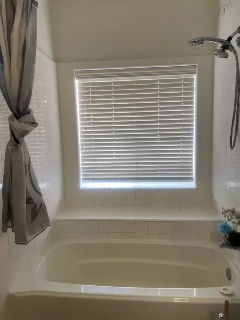 Bath - 12170 E Paseo Verano, Yuma, AZ 85367 photo 3 of 5