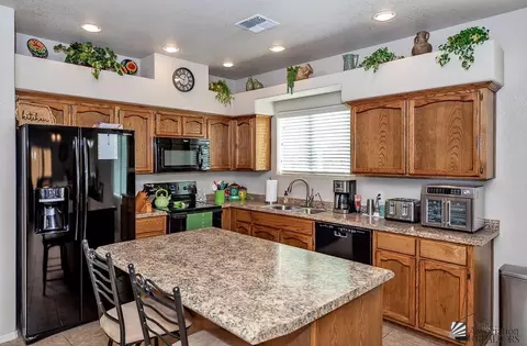 Kitchen - 14675 E 49 St, Yuma, AZ 85367 photo 1 of 4