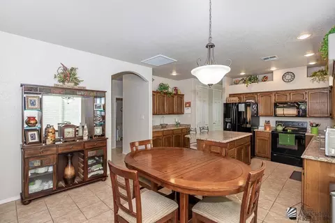 Kitchen - 14675 E 49 St, Yuma, AZ 85367 photo 4 of 4