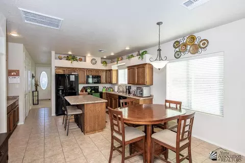 Kitchen - 14675 E 49 St, Yuma, AZ 85367 photo 3 of 4