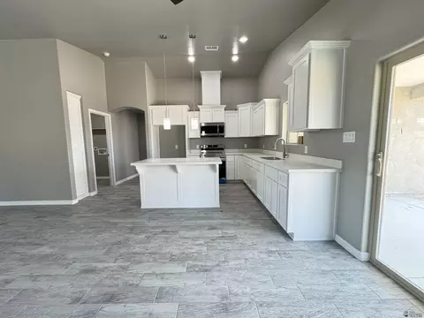 Kitchen - 10726 E 46 Ln, Yuma, AZ 85367 photo 2 of 3