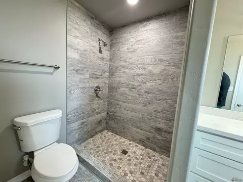 Bath - 10726 E 46 Ln, Yuma, AZ 85367 photo 4 of 5