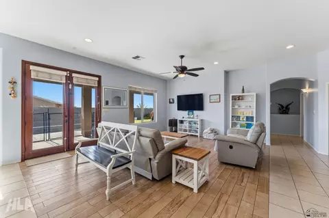 Living - 7811 E 38 St, Yuma, AZ 85365 photo 2 of 2