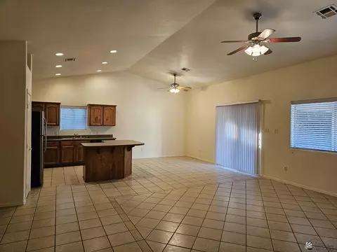Living - 10202 E 37 Pl, Yuma, AZ 85365 photo 1 of 1