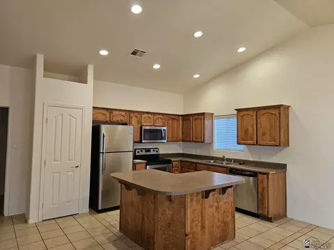 Kitchen - 10202 E 37 Pl, Yuma, AZ 85365 photo 1 of 1