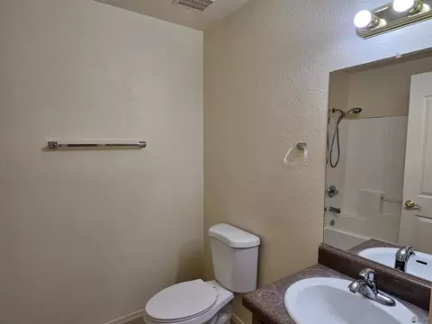 Bath - 10202 E 37 Pl, Yuma, AZ 85365 photo 1 of 2