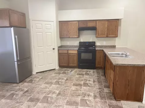 Kitchen - 9224 E 30 Pl, Yuma, AZ 85365 photo 3 of 3