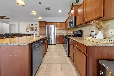 Kitchen - 6128 E Solstice St, Yuma, AZ 85365 photo 1 of 3